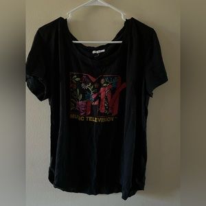 Women’s graphic tee